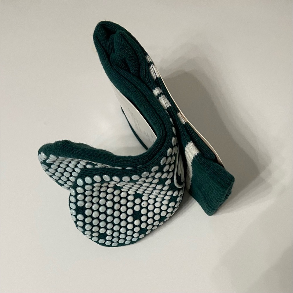 MoveActive Grip Crew Socks, Pilates Barre Yoga Non-Slip Grip Socks, M 8-10 - Picture 7 of 9